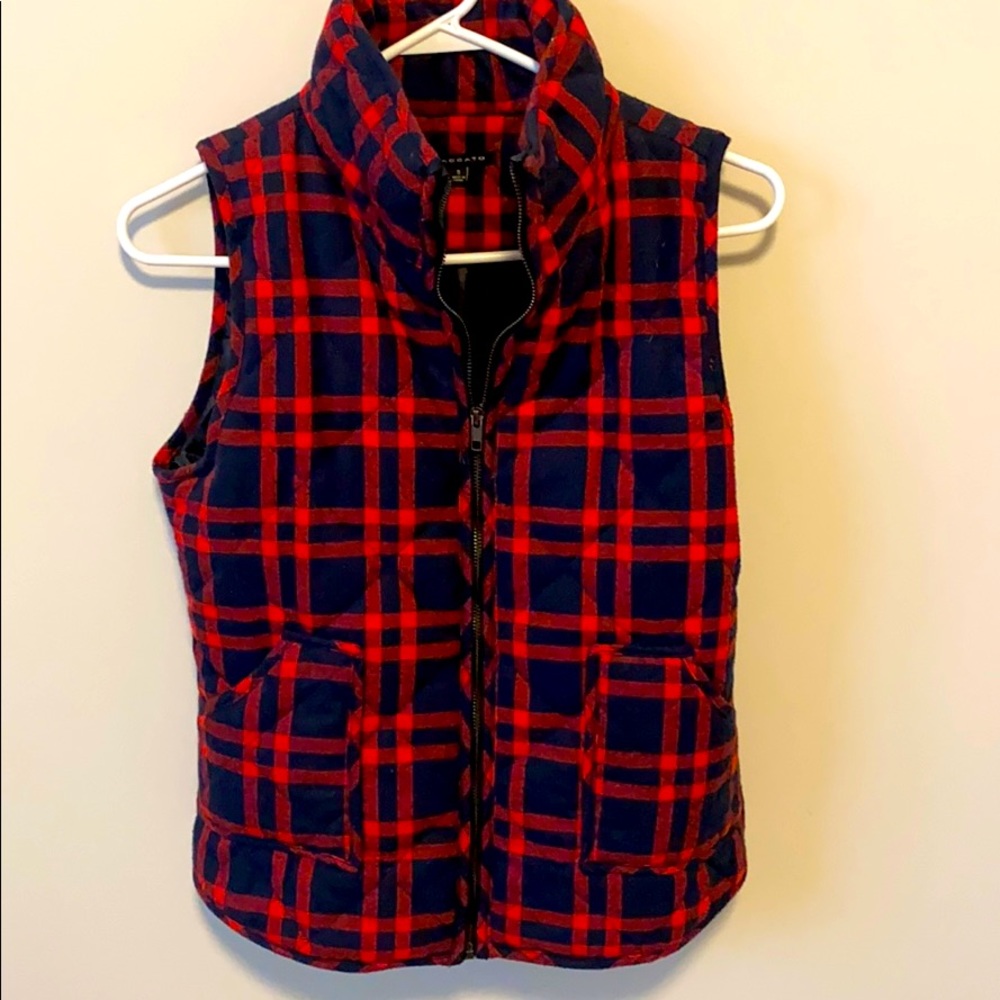 NWOT- Navy & Red Vest